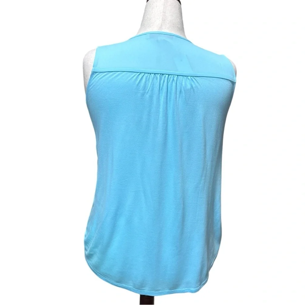 LOFT Sleeveless Light Blue Blouse Size Medium NWT - Picture 4 of 6